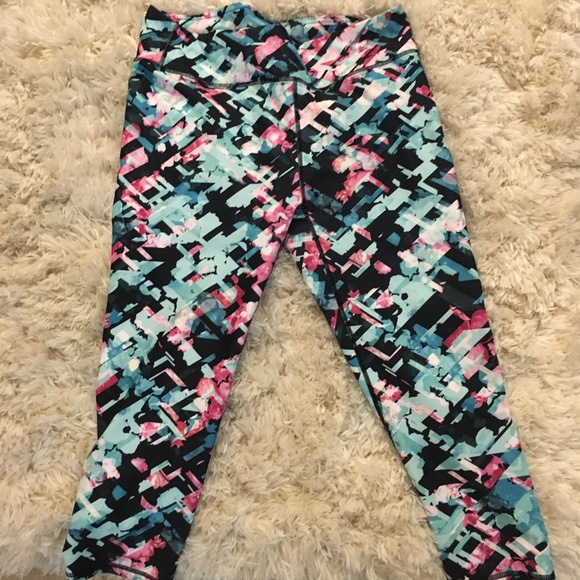 Fabletics Geo-Print Salar Powerhold Capris - Picture 3 of 6
